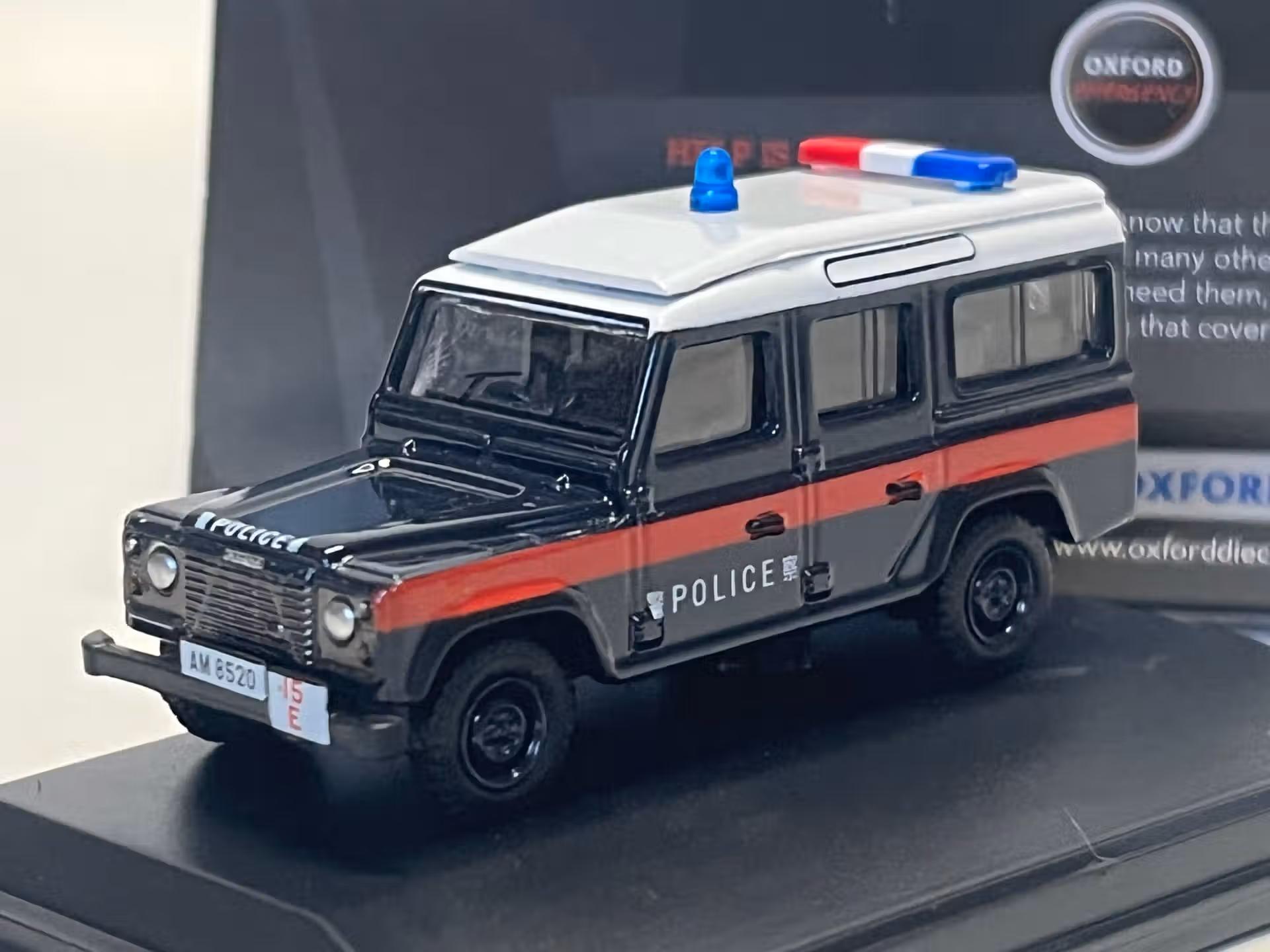 Land Rover Defender "Police Hong Kong" Oxford 1/76°