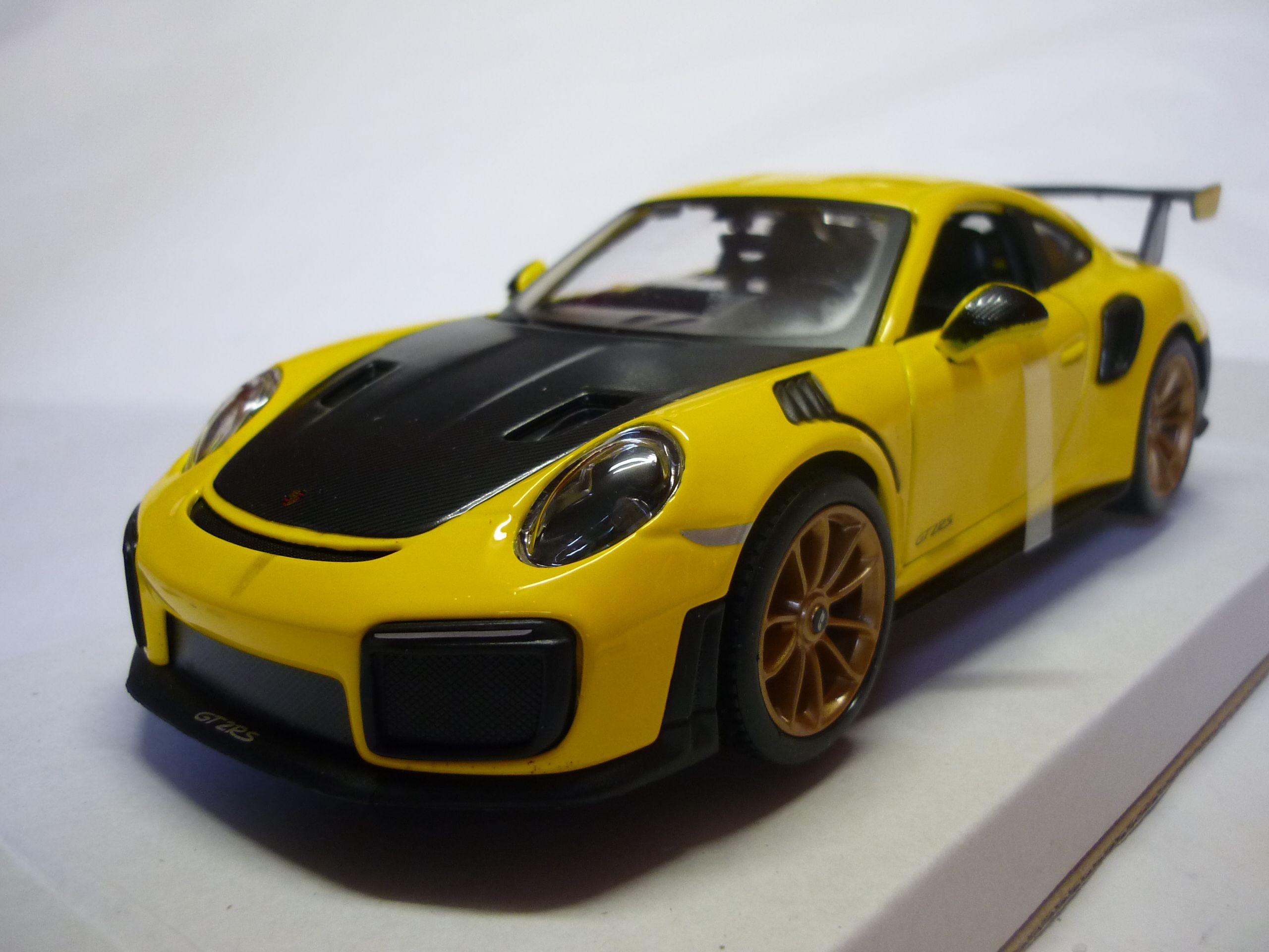 Porsche 911 GT2 RS 1/24°