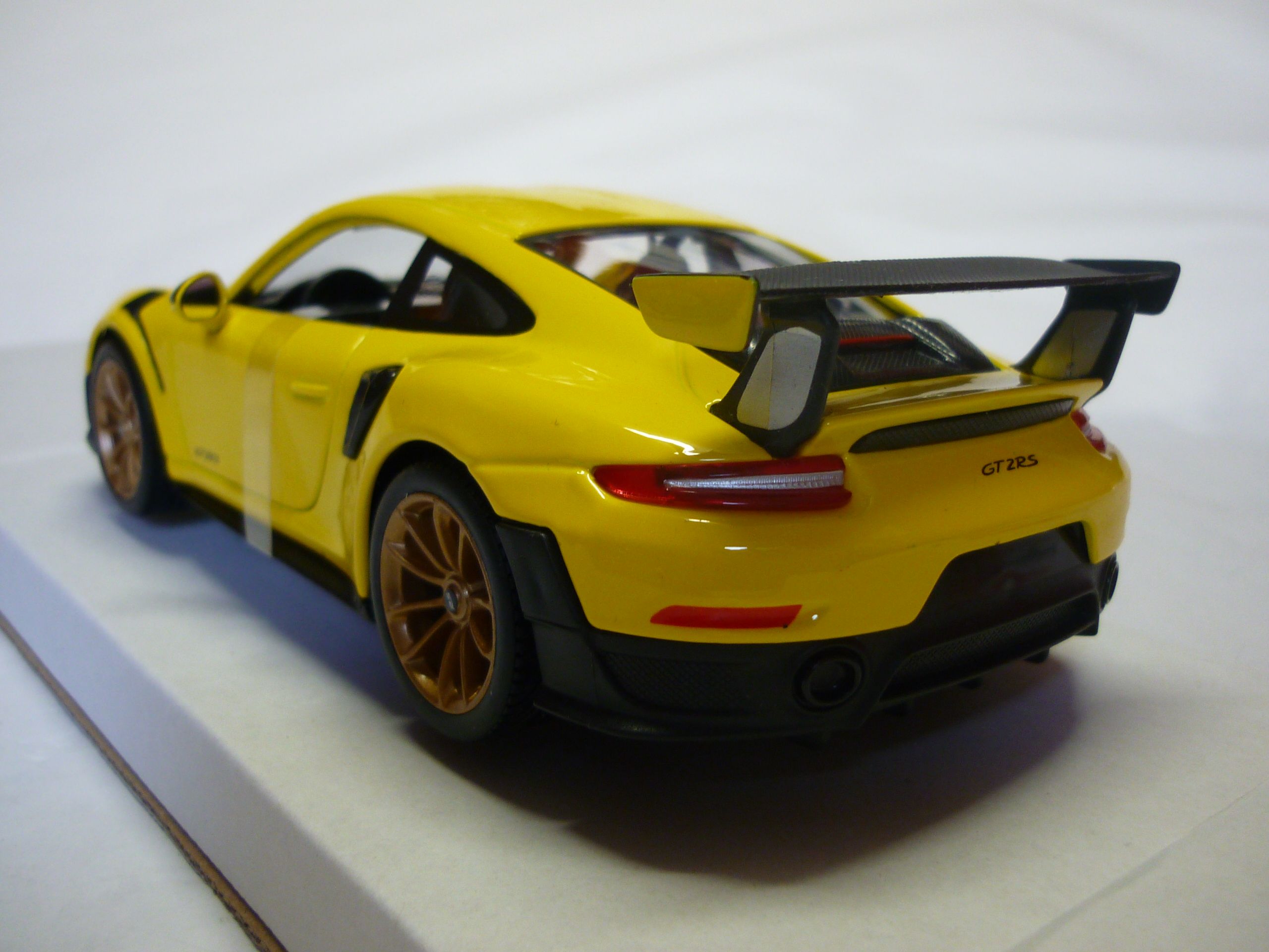 Porsche 911 GT2 RS 1/24° – Image 2