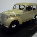 Renault Juvaquatre 300kgs 1951 Norev 1/18