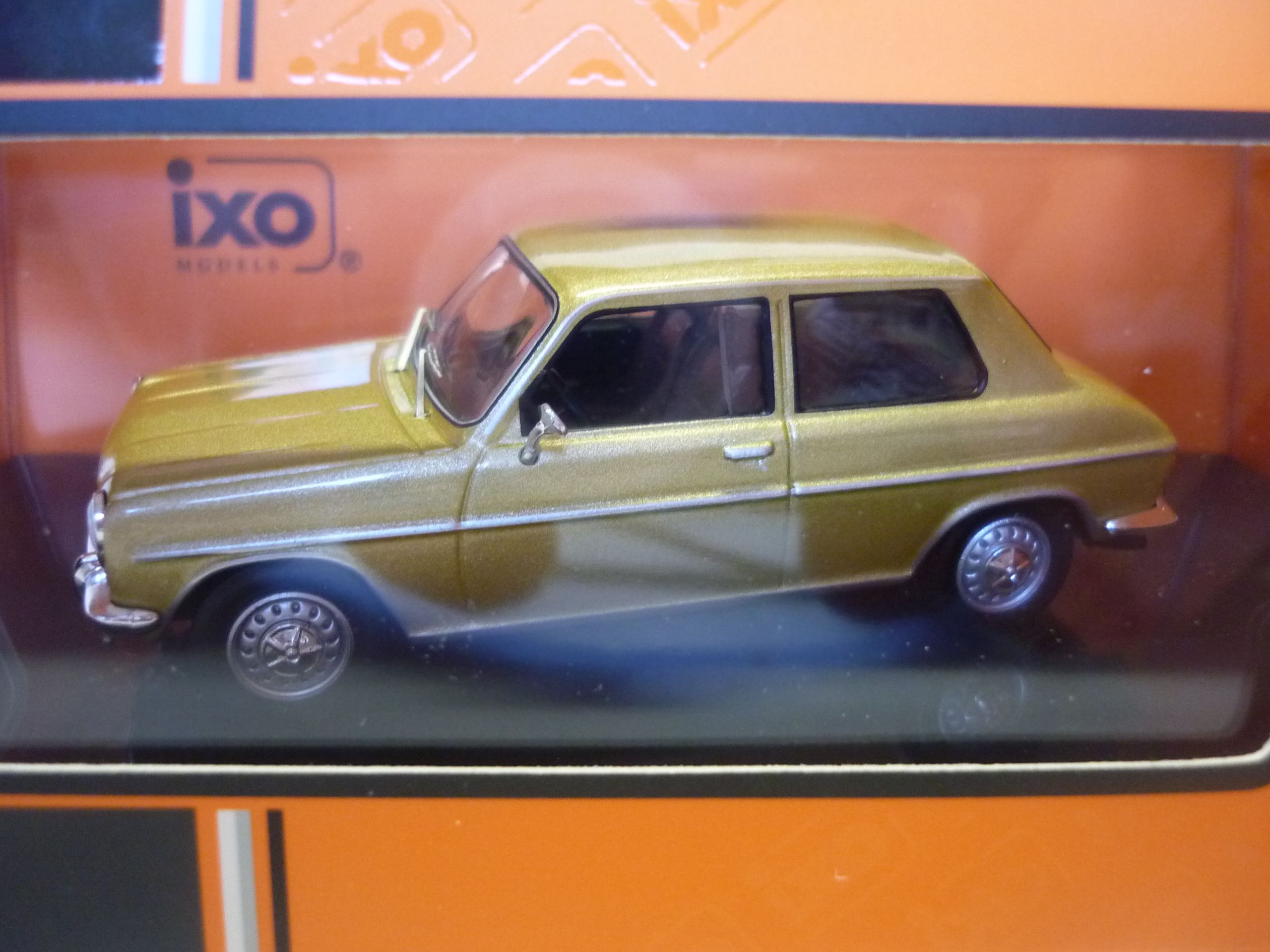 数量限定!特売 ixo イクソ 43 シムカ 1100 スペシャル 1970 メタリックゴールド ミニカー