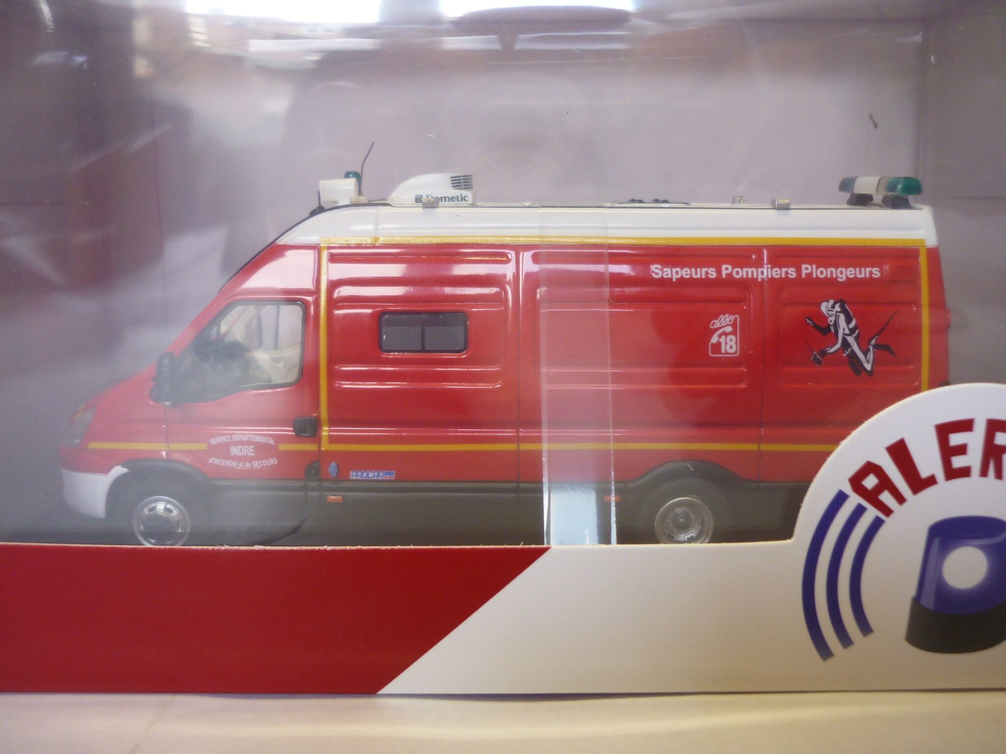 Miniature 1/43 Ixo - Simca LS 1952 - Pompiers SDIS 49 - Dodge Forger
