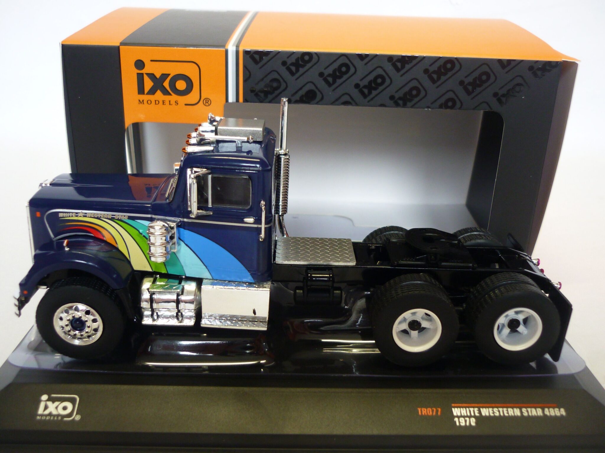 Camion Western Star 5700xe 2016 A Escala 1:43 Ixo Models Azul Acero