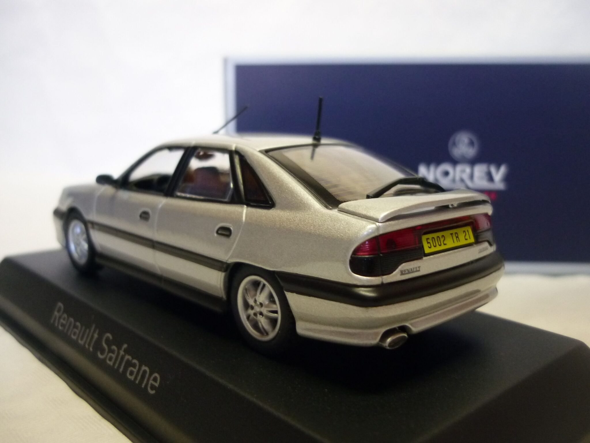 Minicart Renault Safrane Baccara Bi-Turbo Noir – Échelle 1:43, Modèle 00.014 (occasion)