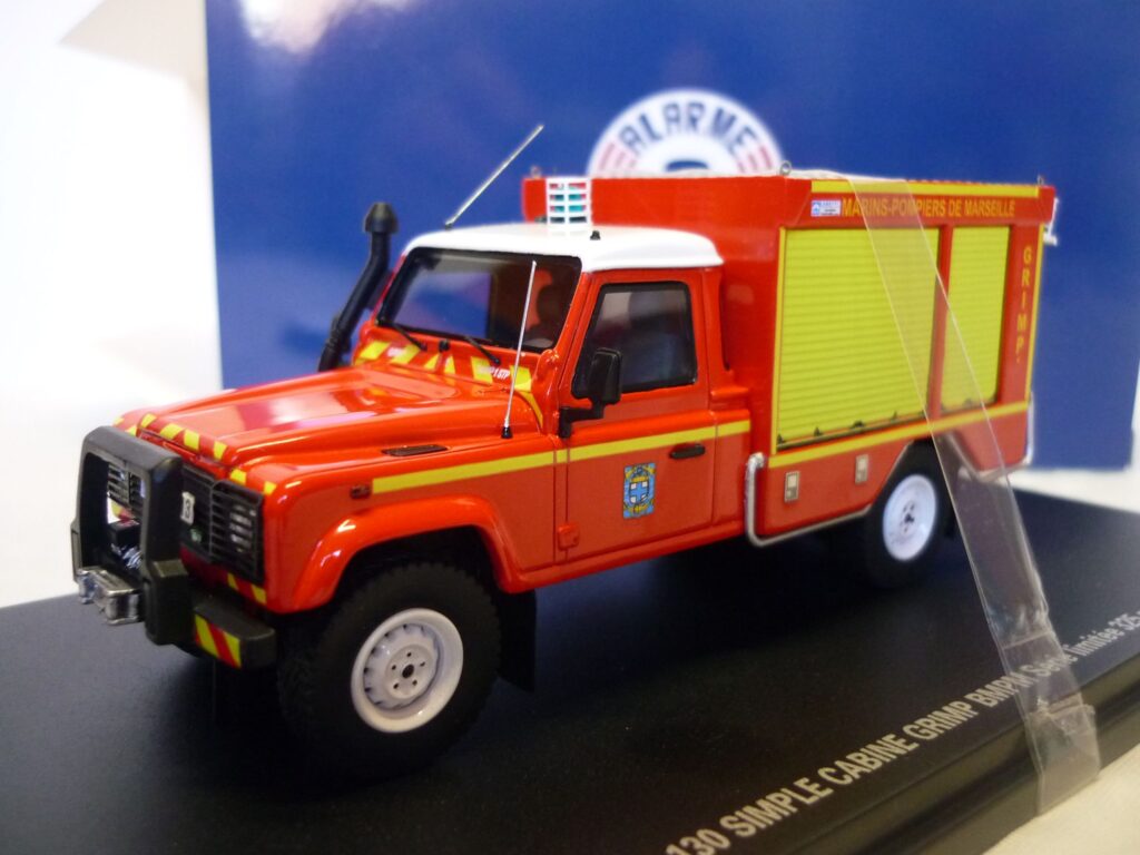 Véhicule Pompiers limitée 325 pièces - LAND ROVER 130 simple cabine grimp BMPM