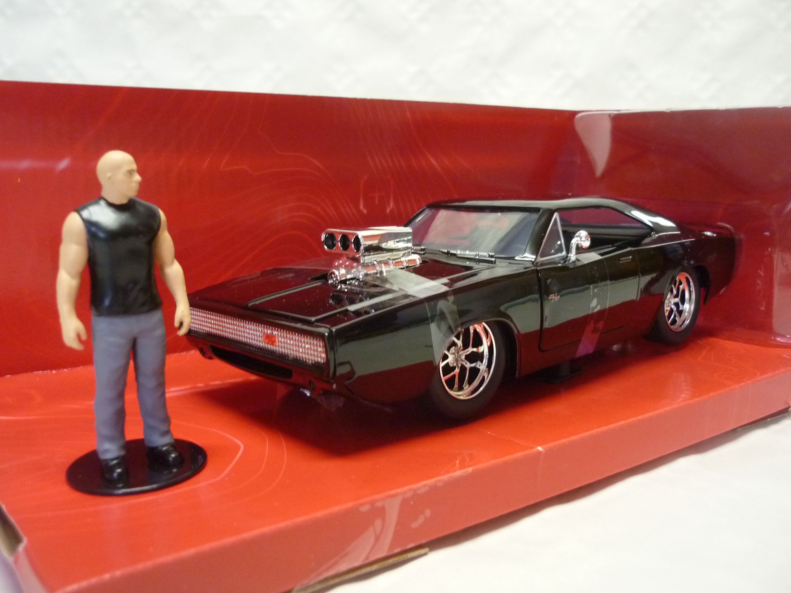Dodge Charger Fast and Furious avec figurine Dom Toretto Jadatoys 1/24°