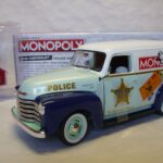 Chevrolet Panel truck 1948 Mr Monopoly avec figurine Auto World 1/18°