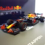 F1 Red Bull RB16B Racing Winner Abu Dhabi 2021 M.Verstappen avec N°1 +Pit Board Spark 1/43°