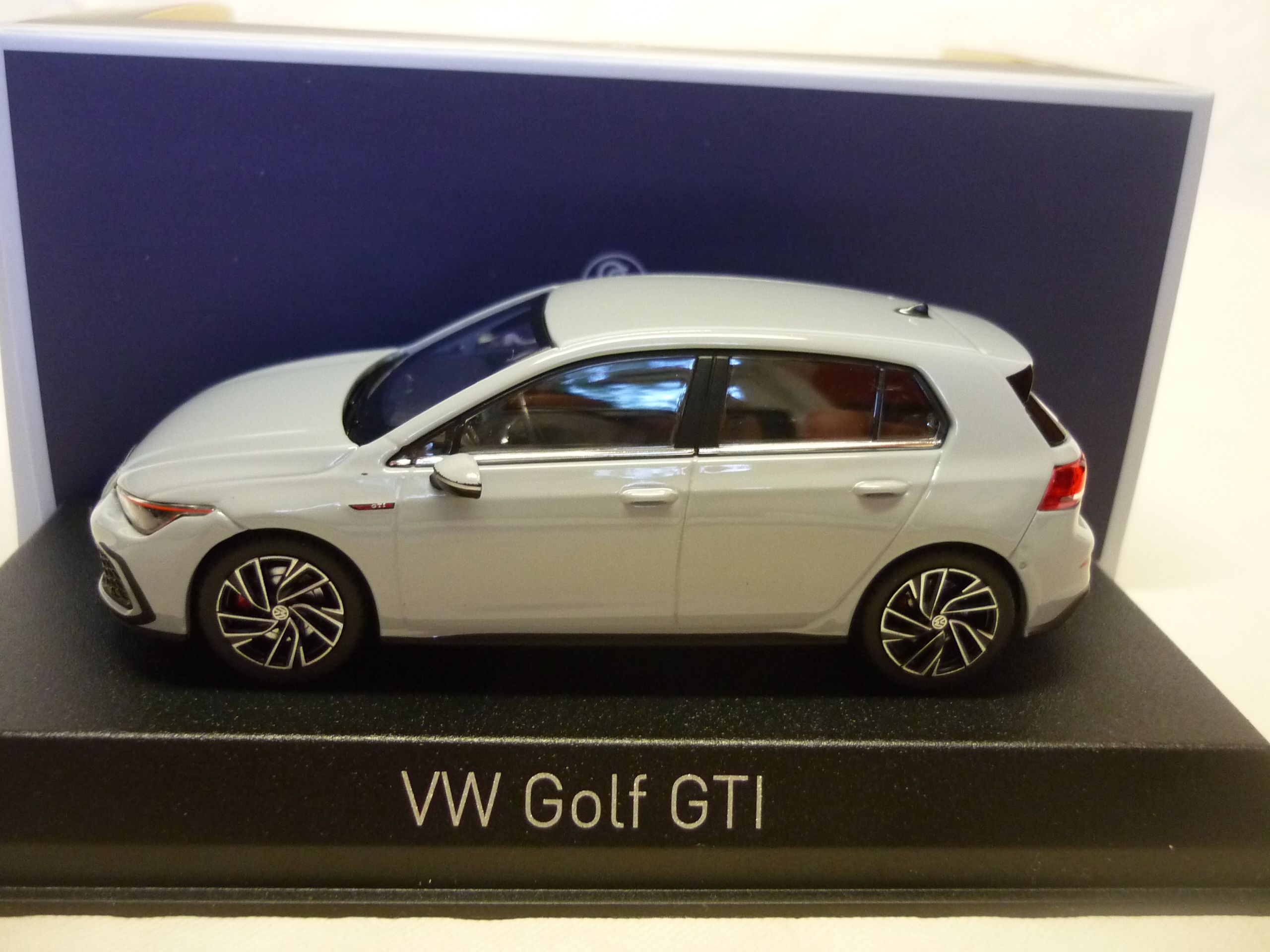 Une Volkswagen Golf GTI 2020 1/43 à seulement 300 exemplaires par Norev ! -  Mininches