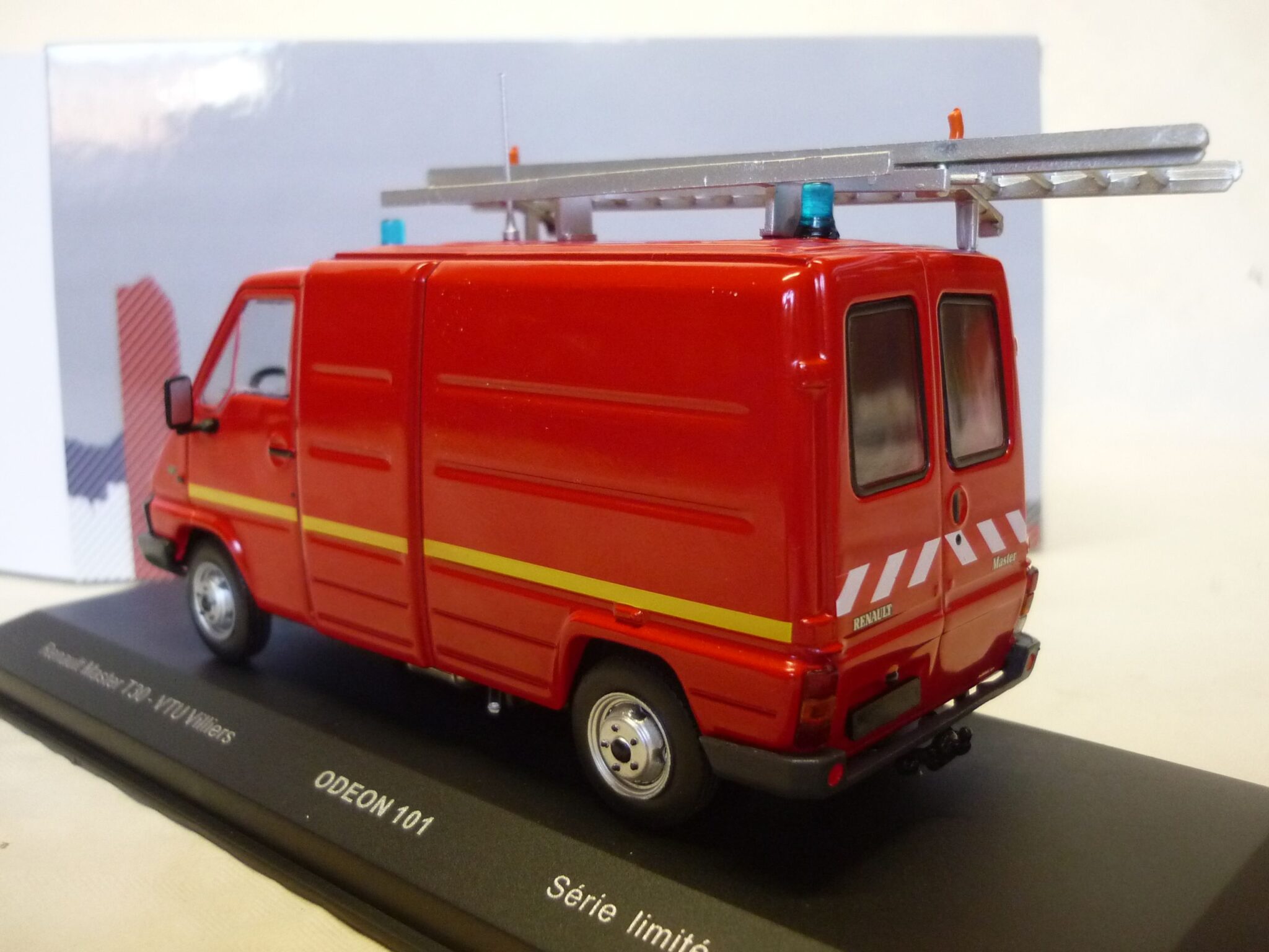 Véhicule de Pompiers avec planches de décalques - Limité à 300 pièces - SCANIA P450 CCFS 32T Gallin - Pacte Capacitaire