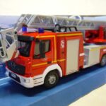 Mercedes Atego echelle pompiers Burago 1/55