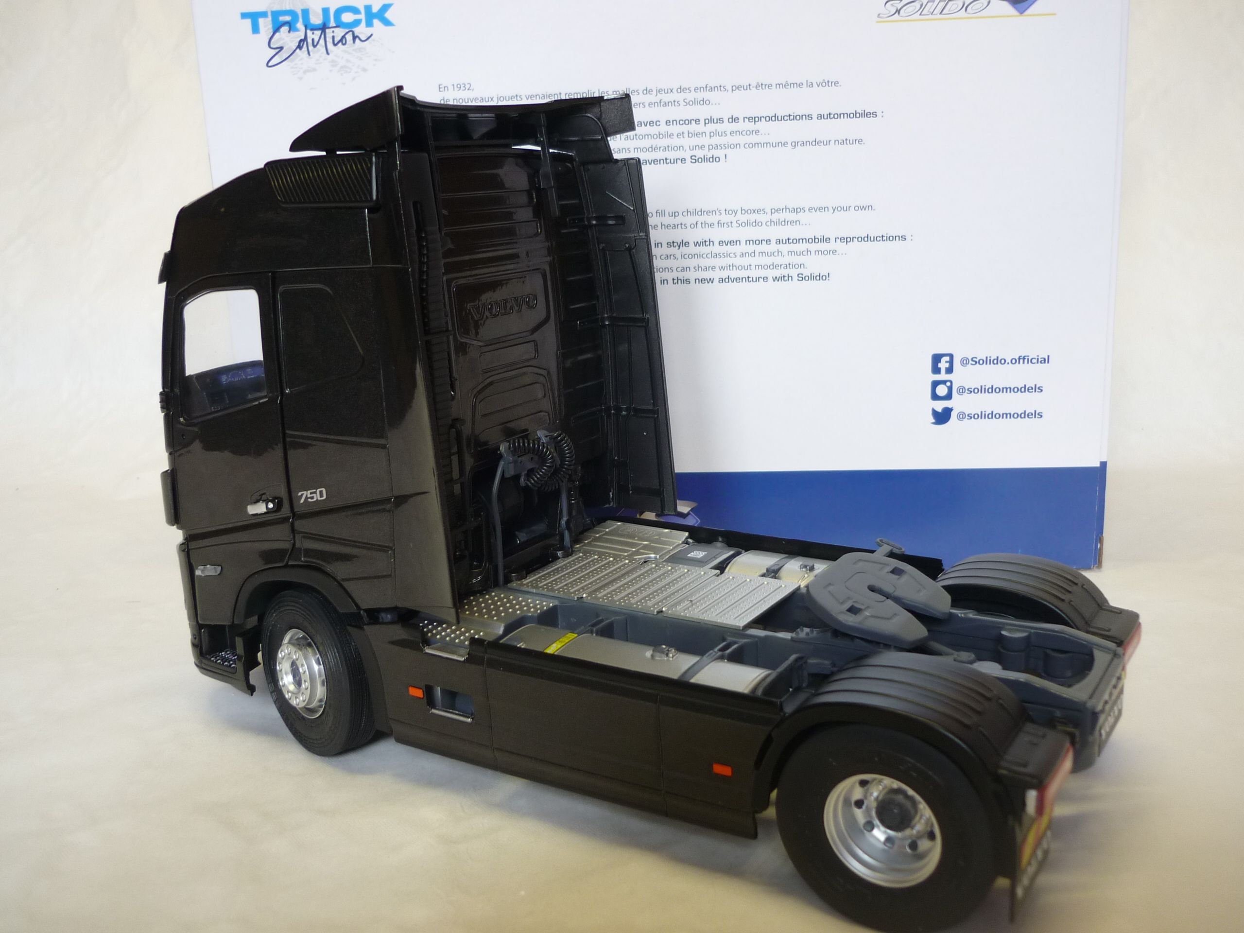 Solido 1:24 - 1 - Camion miniature - Volvo FH Globetrotter XL