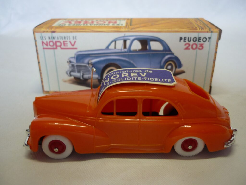Norev Peugeot 203 1955 Gris Métallisé – Miniature Collector 1/87 Échelle HO De Qualité