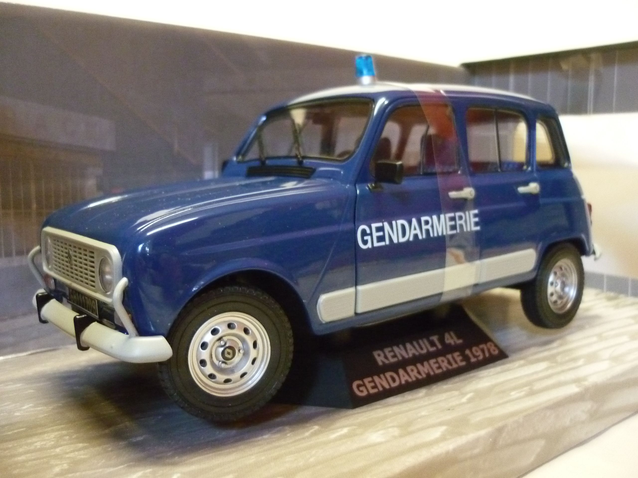 Renault 4L gendarmerie Solido 1/18°