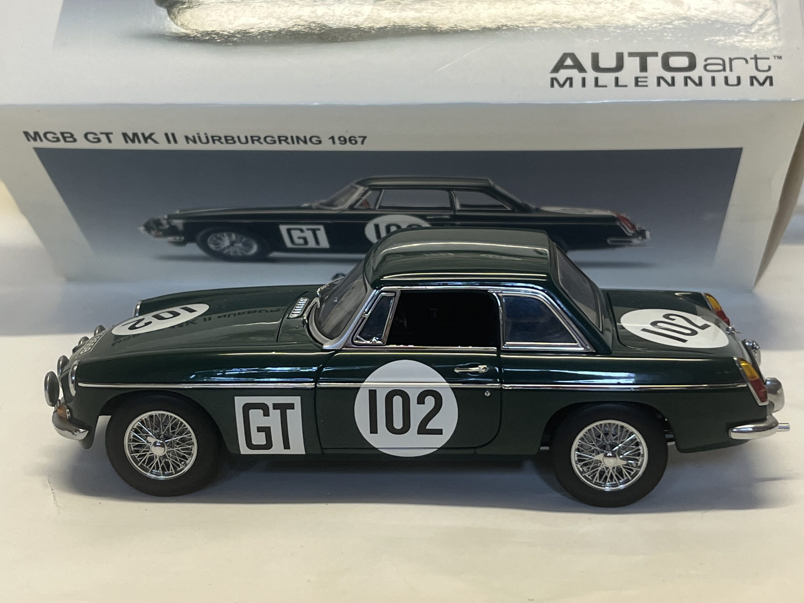 MGB GT Mk2 Nurburgring 1967 AutoArt 1/18° – Image 3