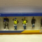 6 figurines gendarmes et gilets jaunes - Gendarmerie - Perfex 1/43°