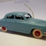 Simca 9 aronde Norev plastique 1/43°