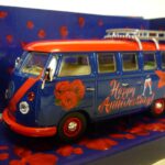 Volkswagen Combi camping car Joyeux anniversaire de mariage Corgi 1/43°