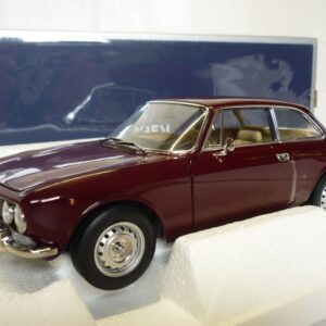 Alfa Romeo 2000 GTV 1973 Norev 1/18