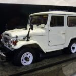 Toyota Land Cruiser BJ 40 van Kyosho 1/18