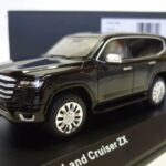 Toyota Land Cruiser ZX noir 2021 Kyosho 1/43