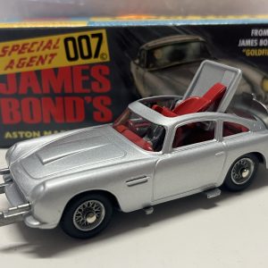 Aston Martin DB5 James Bond 007 Corgi 1/46