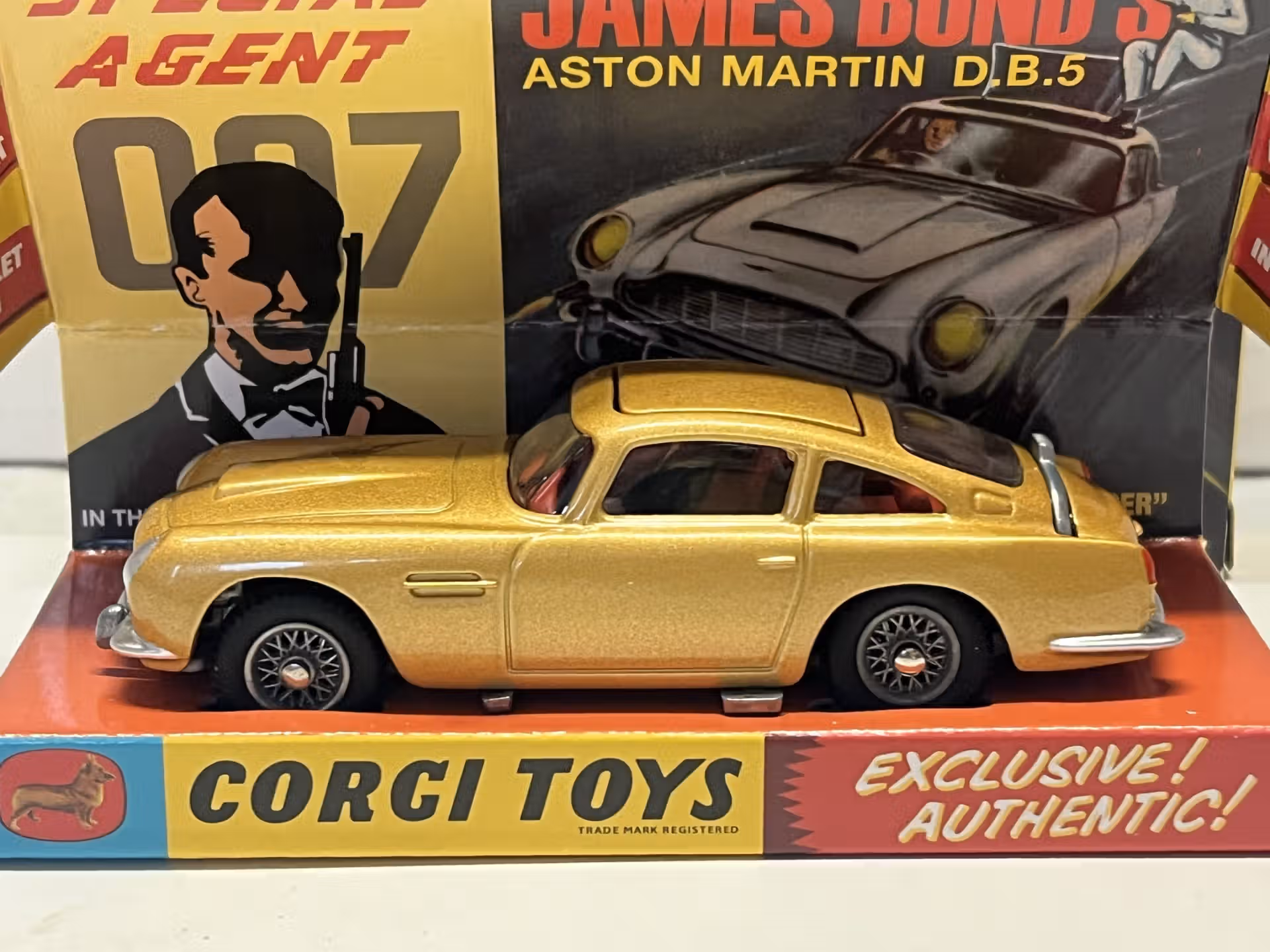 Aston Martin DB5 James Bond 007 Goldfinger Corgi 1/46