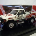 Toyota Hilux 1985 pick up Paragon 1/64