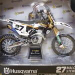 Moto Husqvarna N°27 Stewart 2022 1/12° Newray