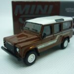 Land Rover Defender 110 Station Wagon 1985 - MiniGt 1/64°