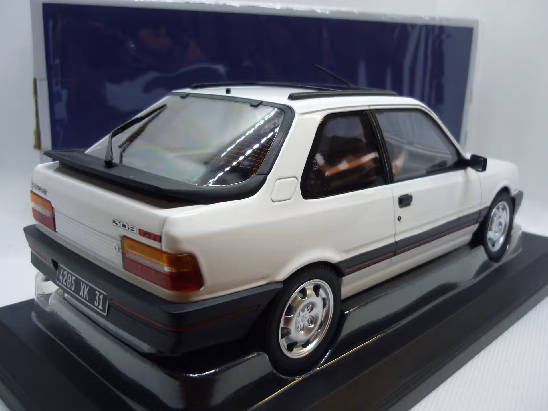 Peugeot 309 GTi 1.6 1987 Norev 1/18° – Image 2