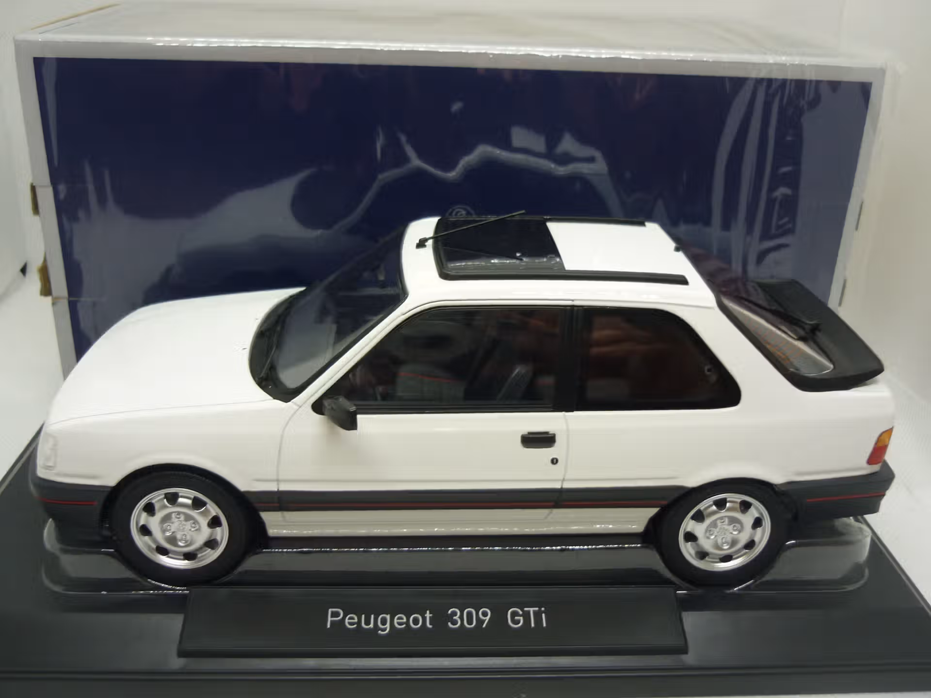 Peugeot 309 GTi 1.6 1987 Norev 1/18° – Image 3