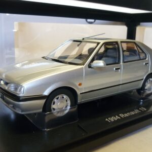 Renault 19 berline 1994 Triple 9 1/18°