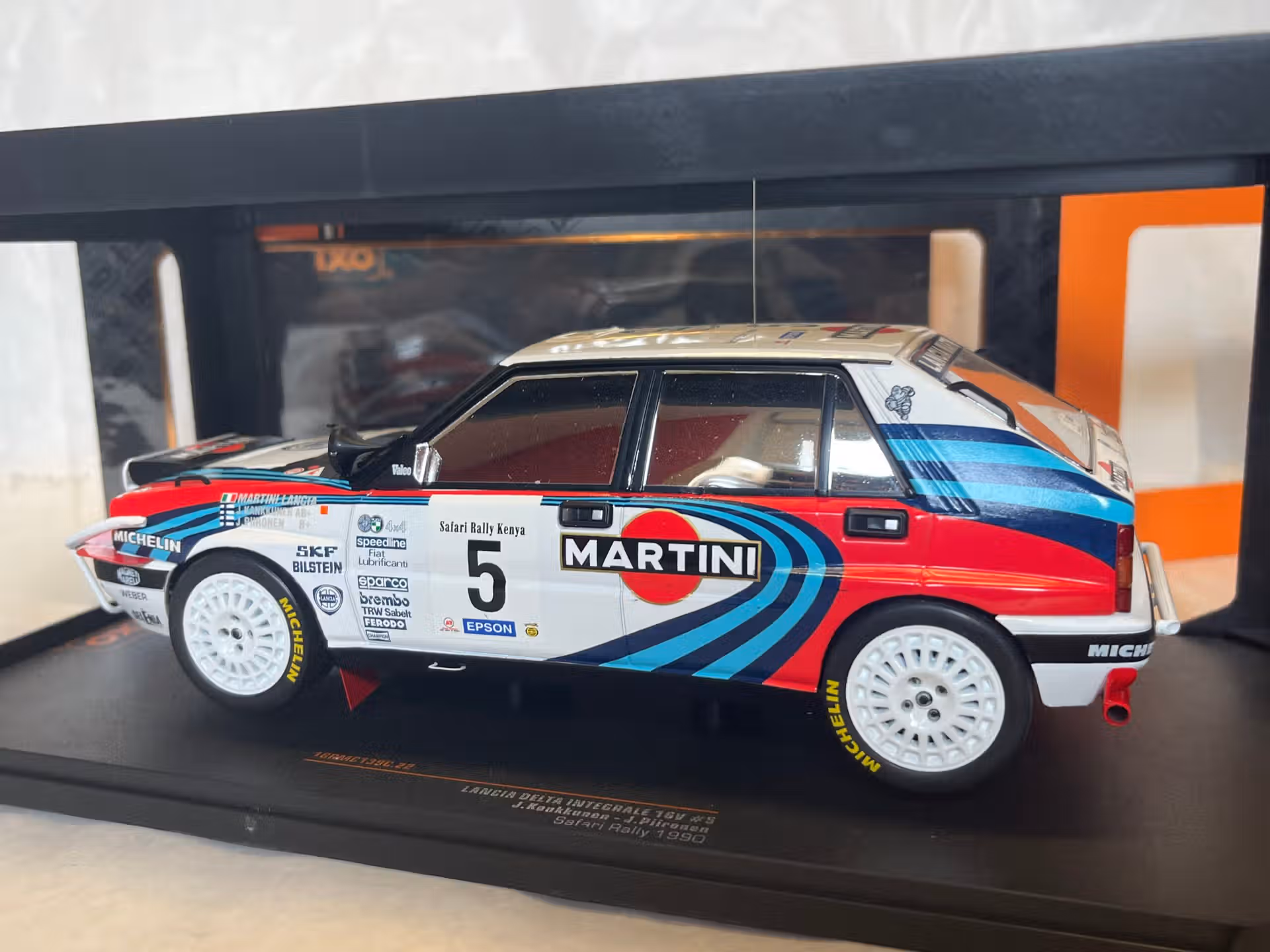 Lancia Delta intégrale Safari Rallye 1990 Kankkunen IXO 1/18° – Image 2