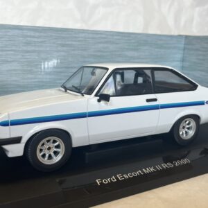 Ford Escort Mk II RS2000 1977 blanche MCG 1/18°