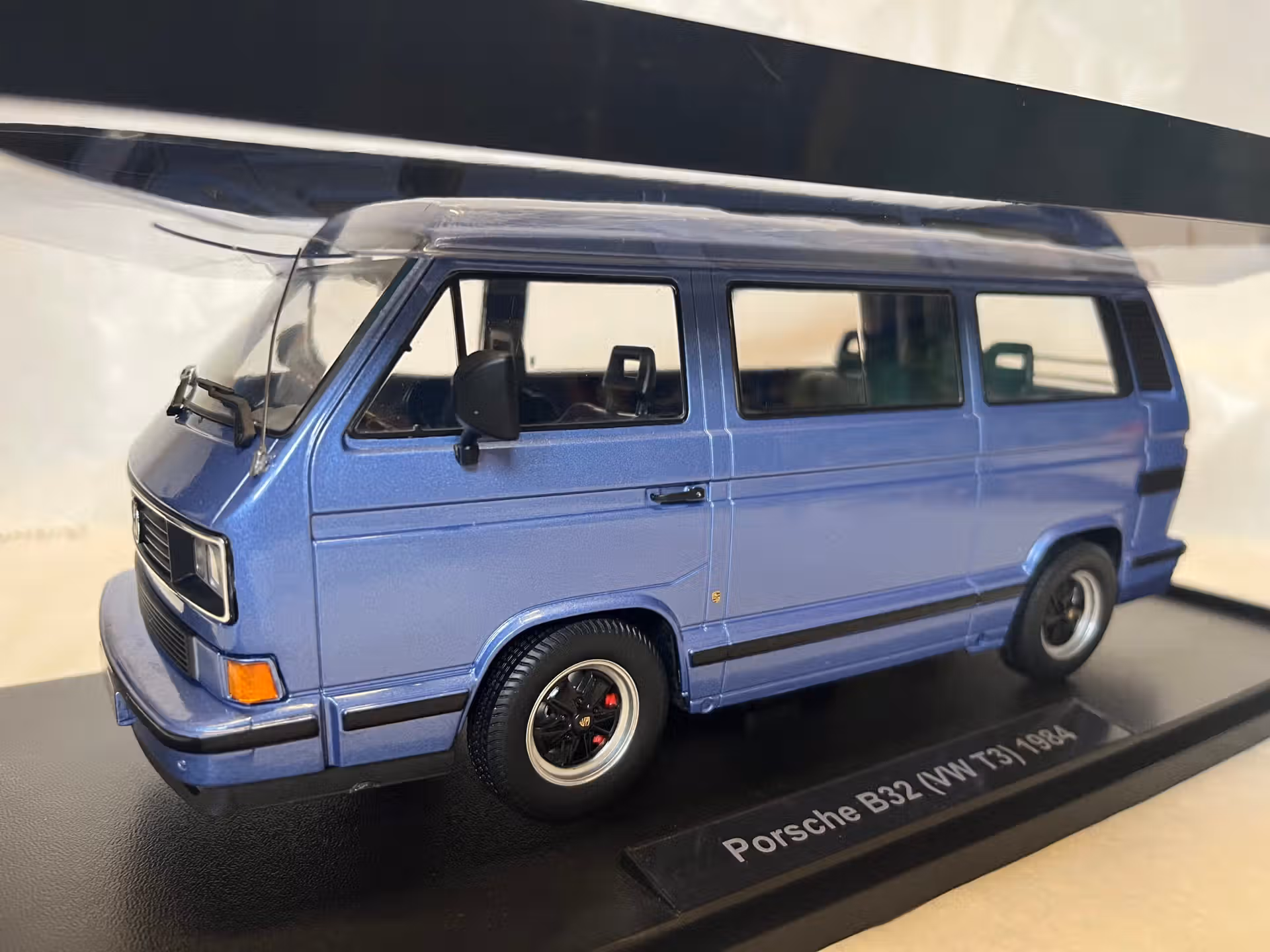 Volkswagen T3 Multivan "Edition Limitée" B32 moteur Porsche - 1/18° KKmodels