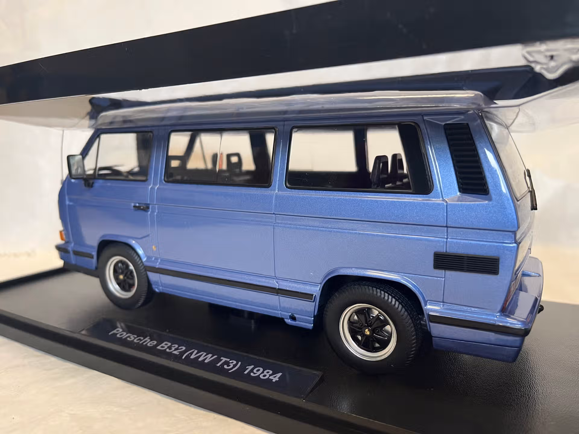 Volkswagen T3 Multivan "Edition Limitée" B32 moteur Porsche - 1/18° KKmodels – Image 2