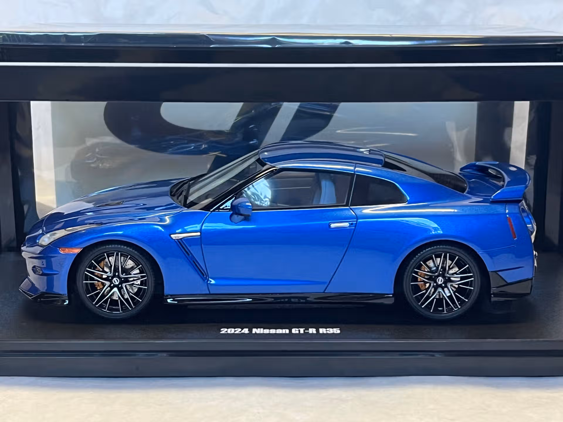 Nissan Skyline GT-R R35 2024 Gt-spirit 1/18 – Image 3