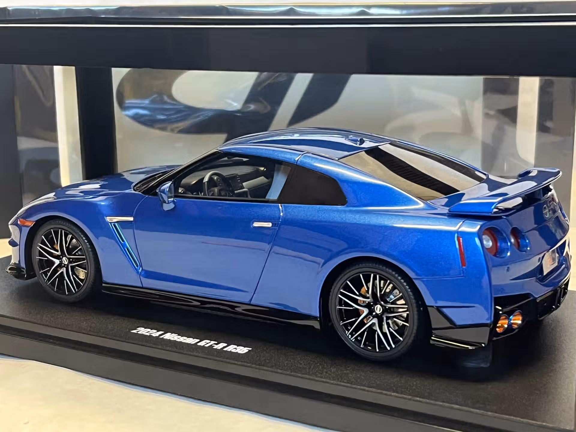 Nissan Skyline GT-R R35 2024 Gt-spirit 1/18 – Image 2