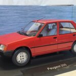 Peugeot 205 rouge 5 portes 1984 MCG 1/18