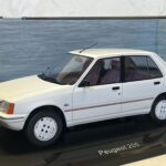 Peugeot 205 Lacoste 5 portes 1984 MCG 1/18