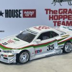 Nissan Skyline GT-R 34 Kaido House 1/64°