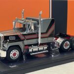 Camion Ford LTL 9000 1978 1/43 Ixo