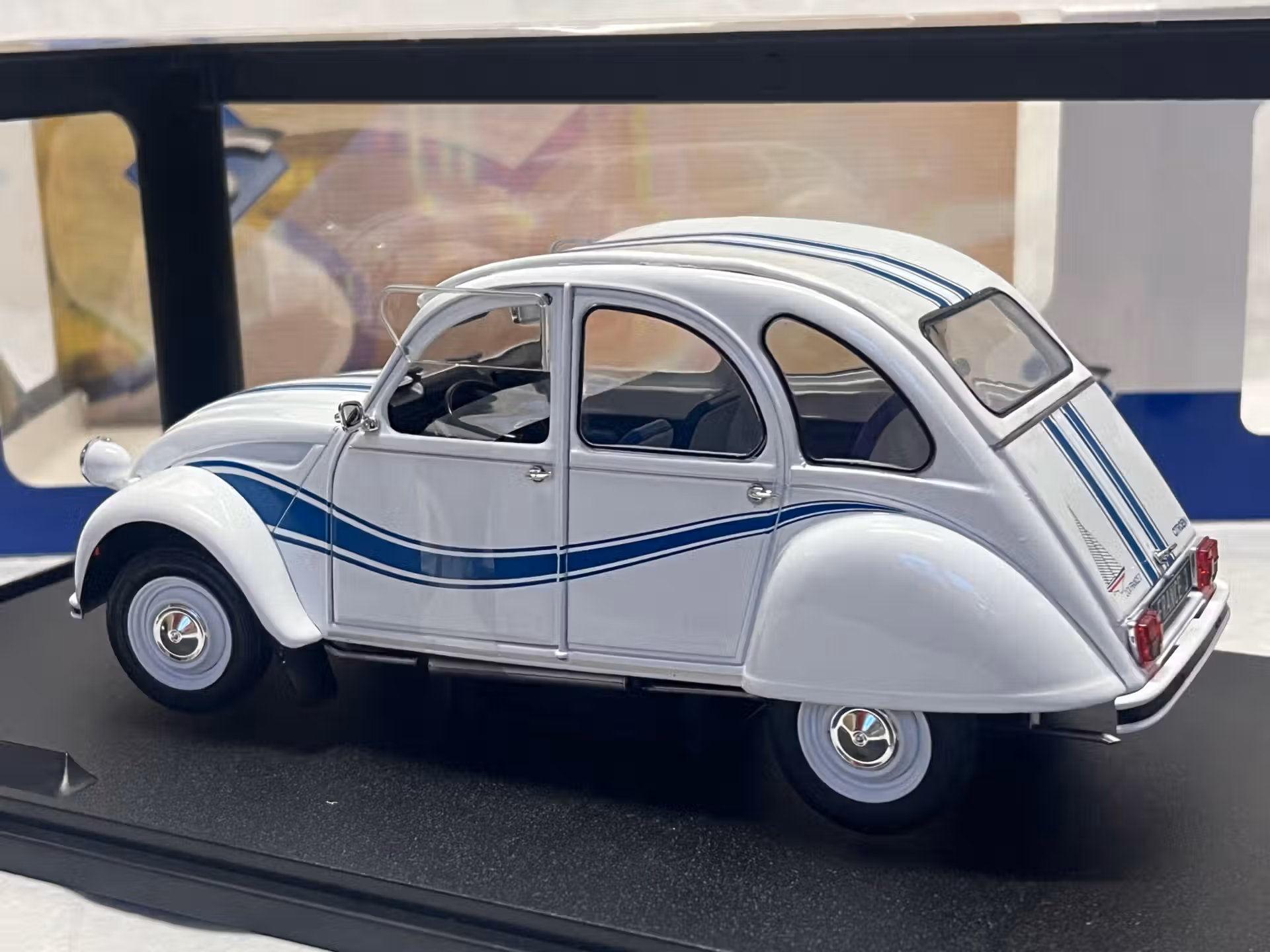 Citroen 2CV6 France 3 1983 Solido 1/18 – Image 2
