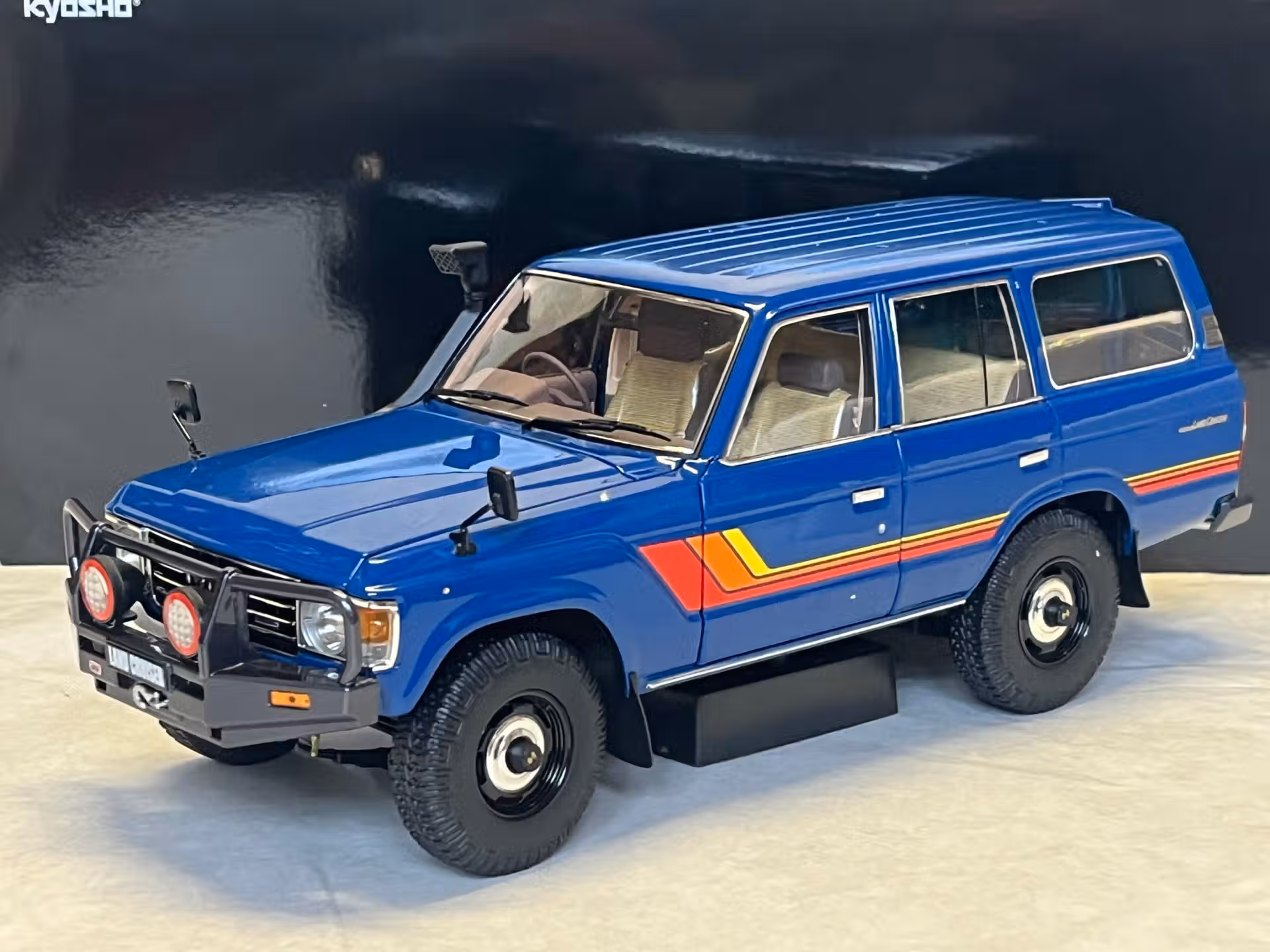 Toyota Land Cruiser 60 Kyosho 1/18