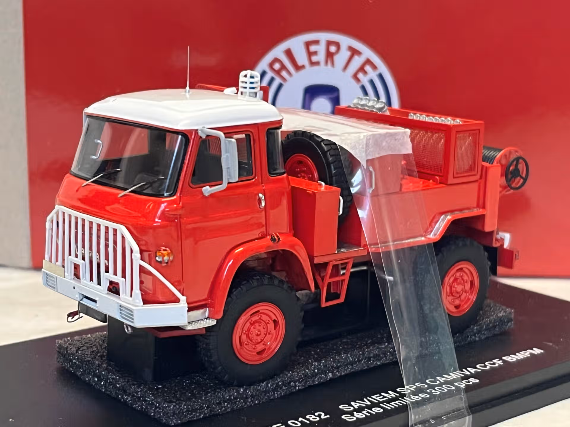 Camion Saviem SM5 Camiva CCF - BMPM - pompiers Alerte 1/43°