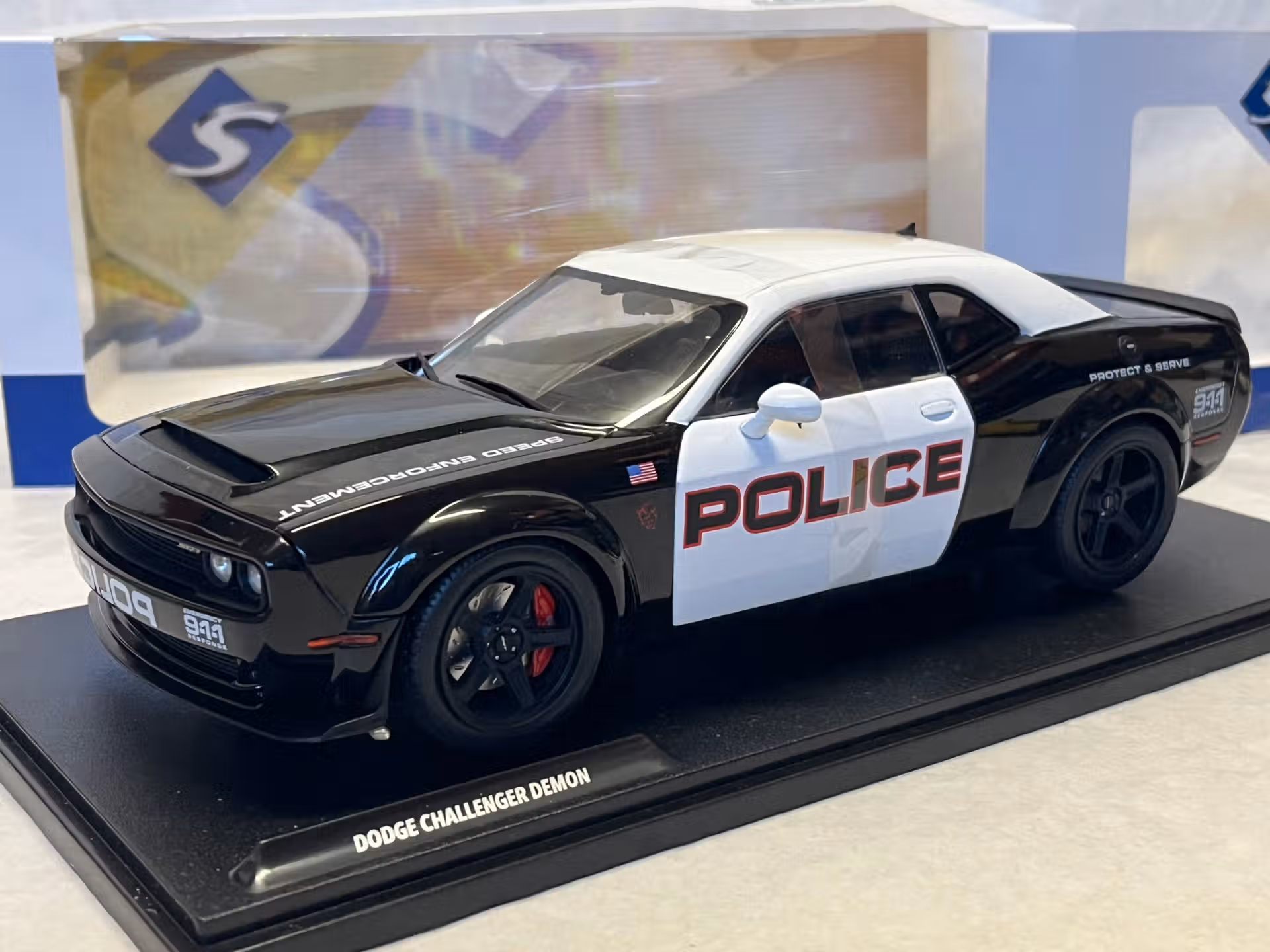 Dodge Challenger R/T Scat 2023 Police Solido 1/18