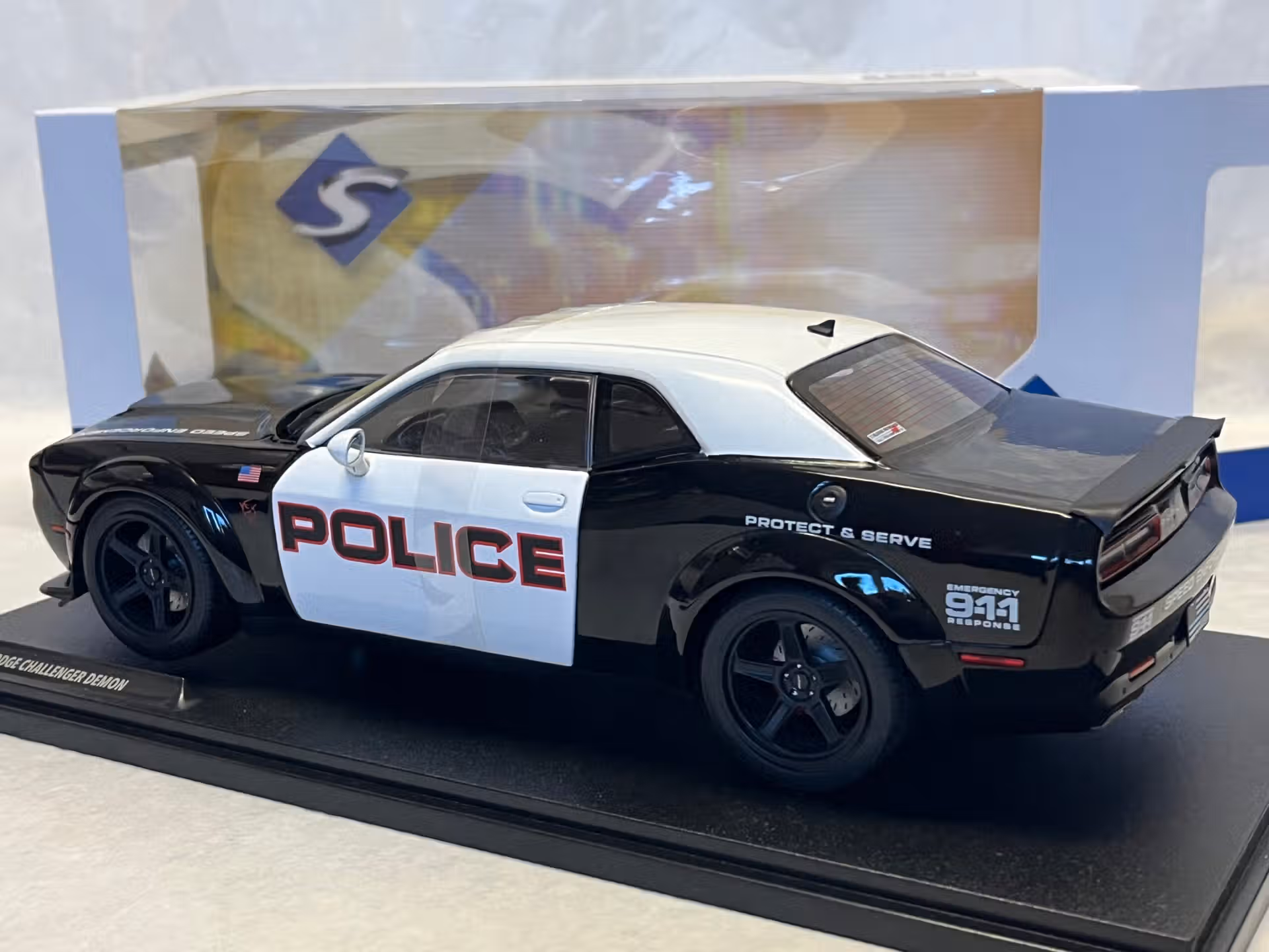 Dodge Challenger R/T Scat 2023 Police Solido 1/18 – Image 2