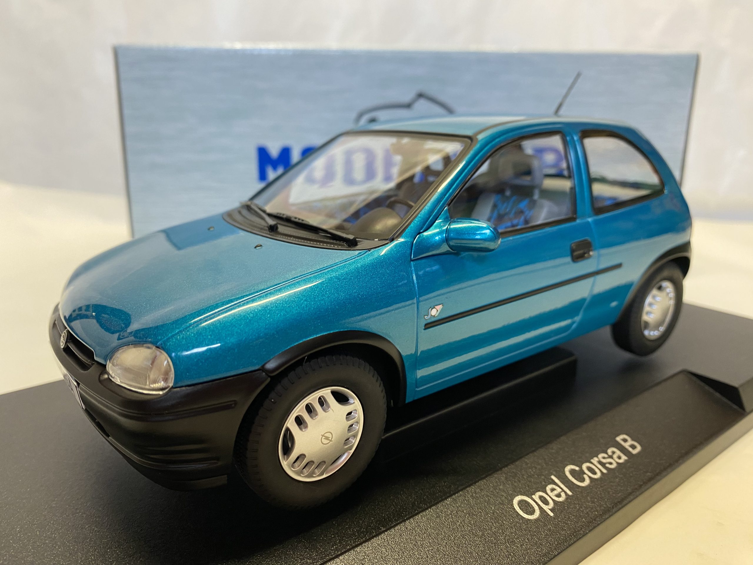 Opel Corsa B MCG 1/18°