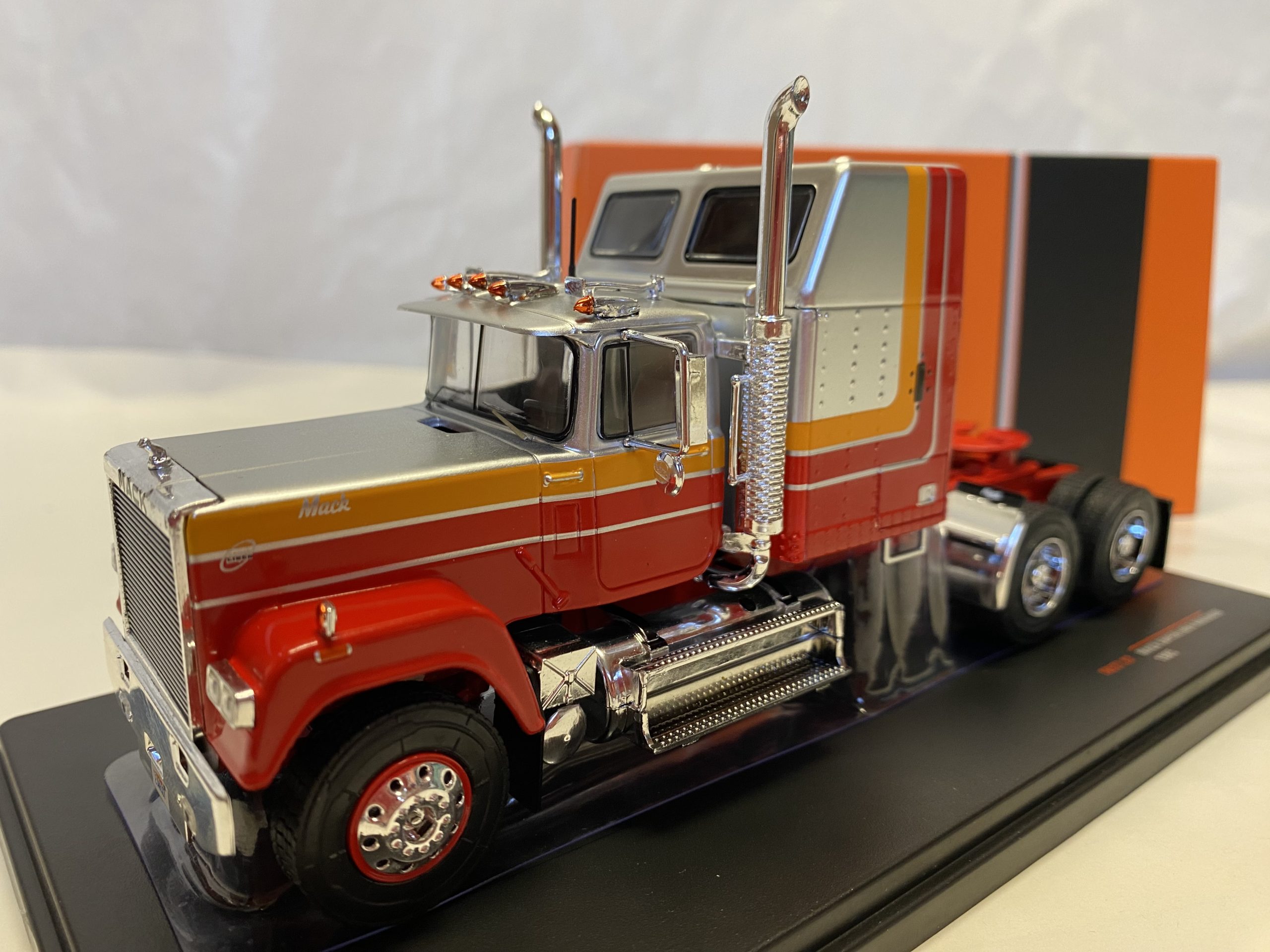 Camion Mack Superliner Magnum 1985 Ixo 1/43°
